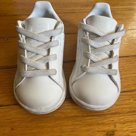 All white Adidas Stan Smith baby sneakers size 4 - Picture 6 of 7